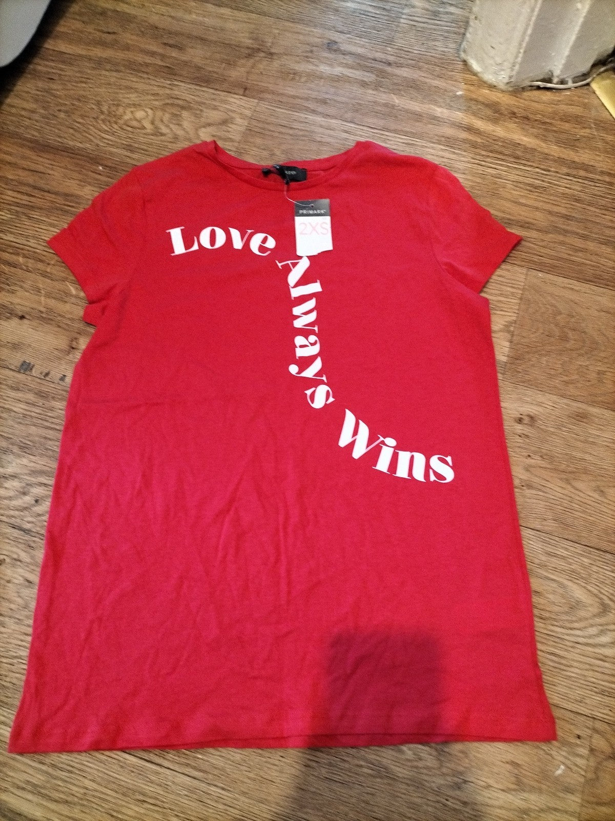 Brand New Ladies 2XS Red White Print Short Sleeved Tshirt