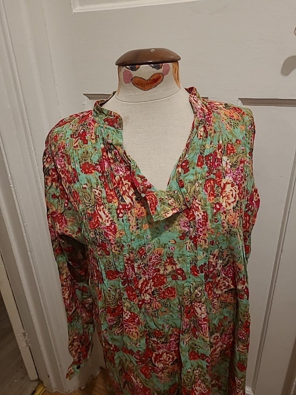 Ladies Size S/M Green And Pink Floral Long Sleeved Dress