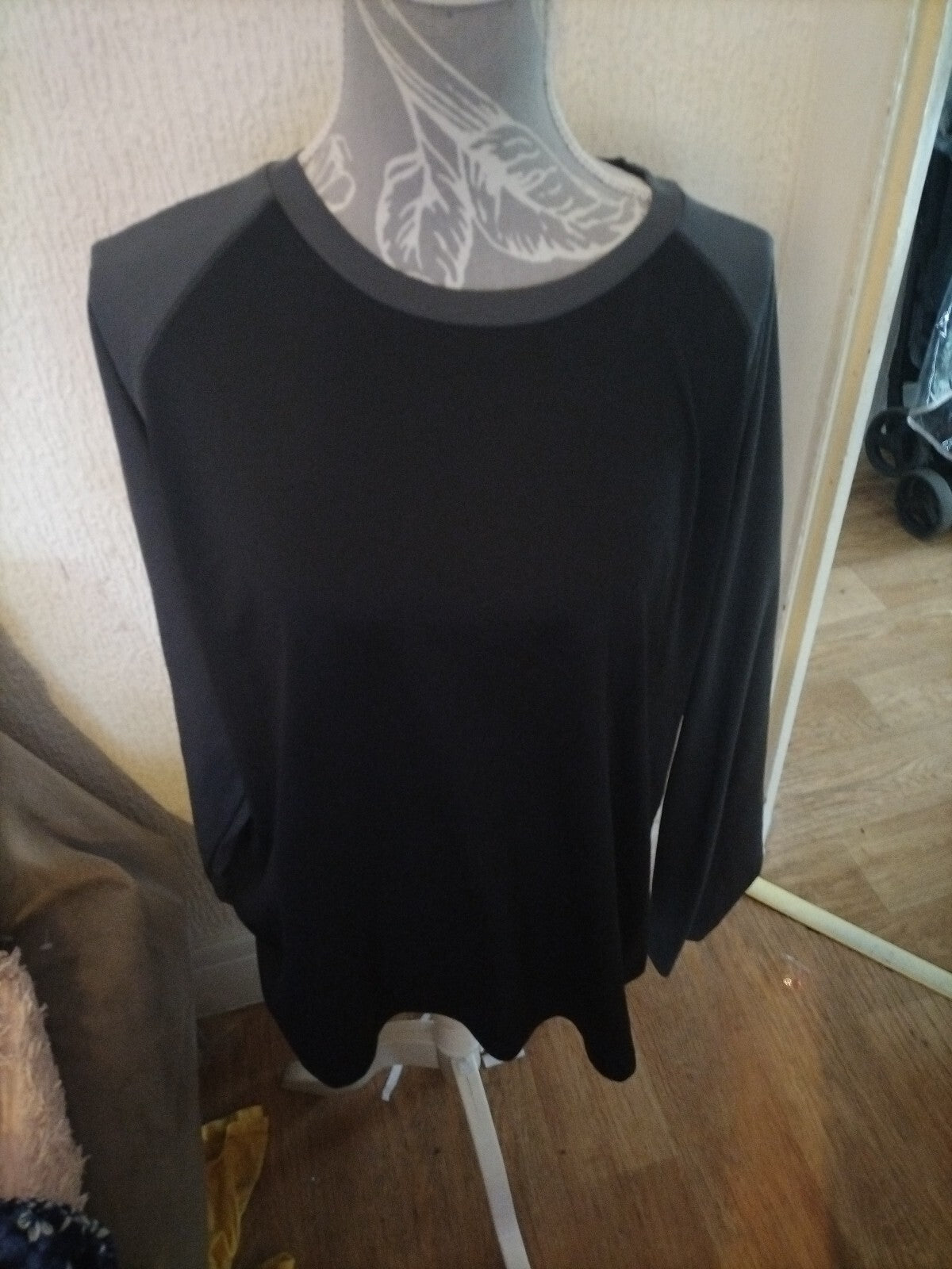 Ladies Size Medium Grey/Black Long Sleeved Blouse