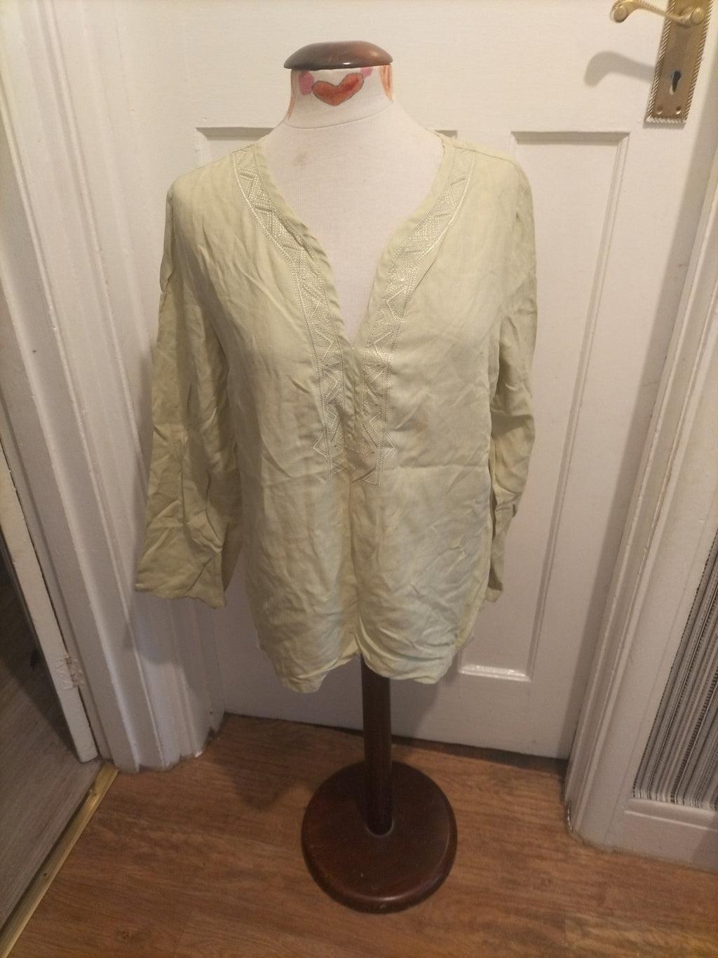 Ladies Marks And Spencer Size 18 Pale Green V Neck Long Sleeved Blouse