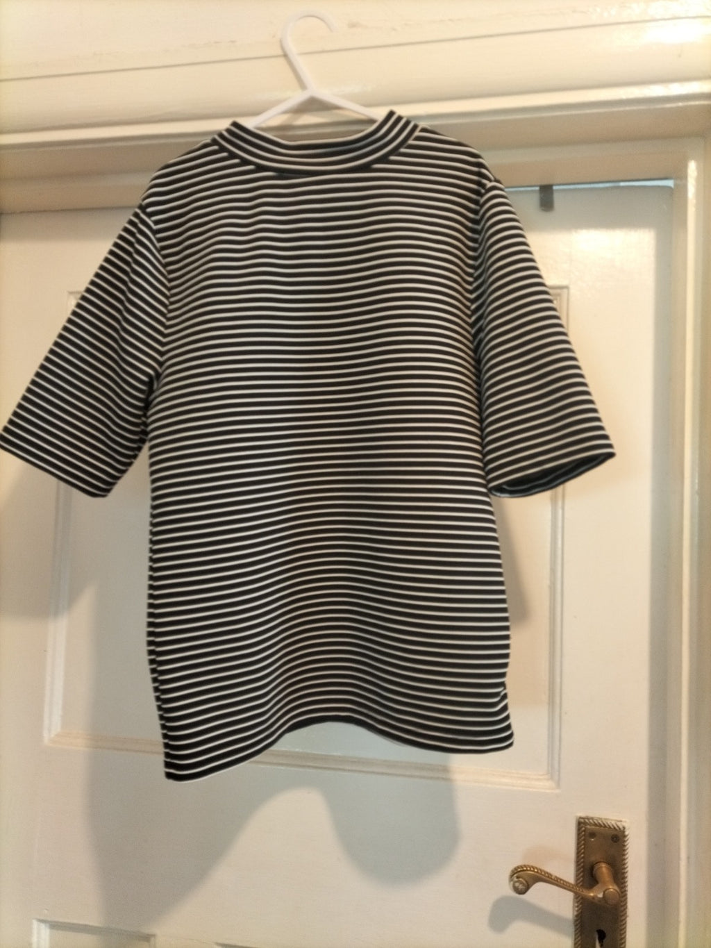 Ladies H+M Size Small Black White Striped Short Sleeved Tshirt