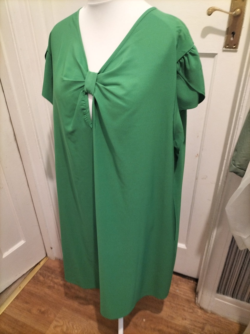 Ladies Size 4XL Green Short Sleeved V Neck Dress