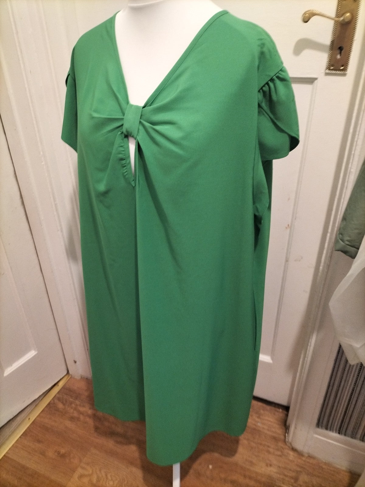 Ladies Size 4XL Green Short Sleeved V Neck Dress