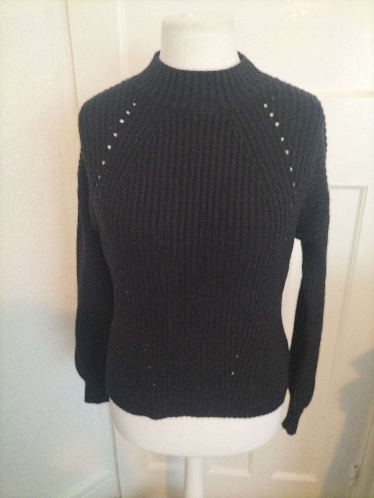 Ladies Gap Size XS Black Ribbed Pullover Jumper