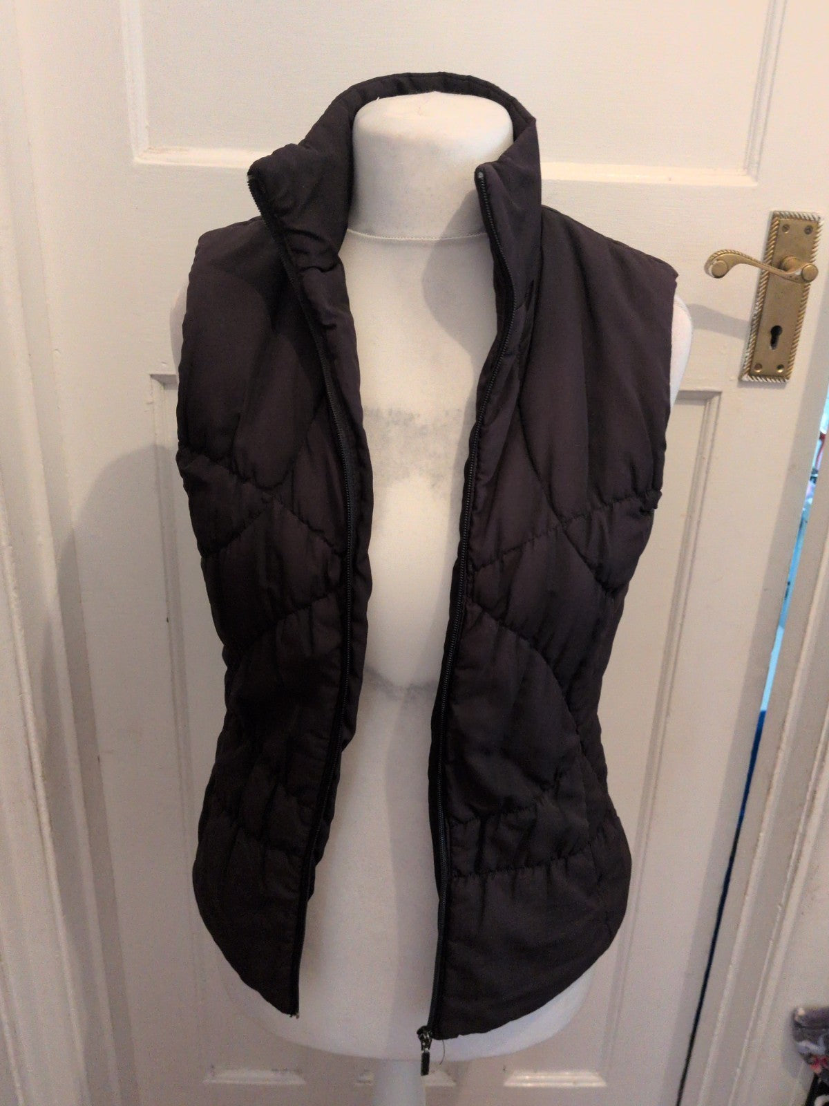 Tu 10 Black Sleeveless Puffer Jacket