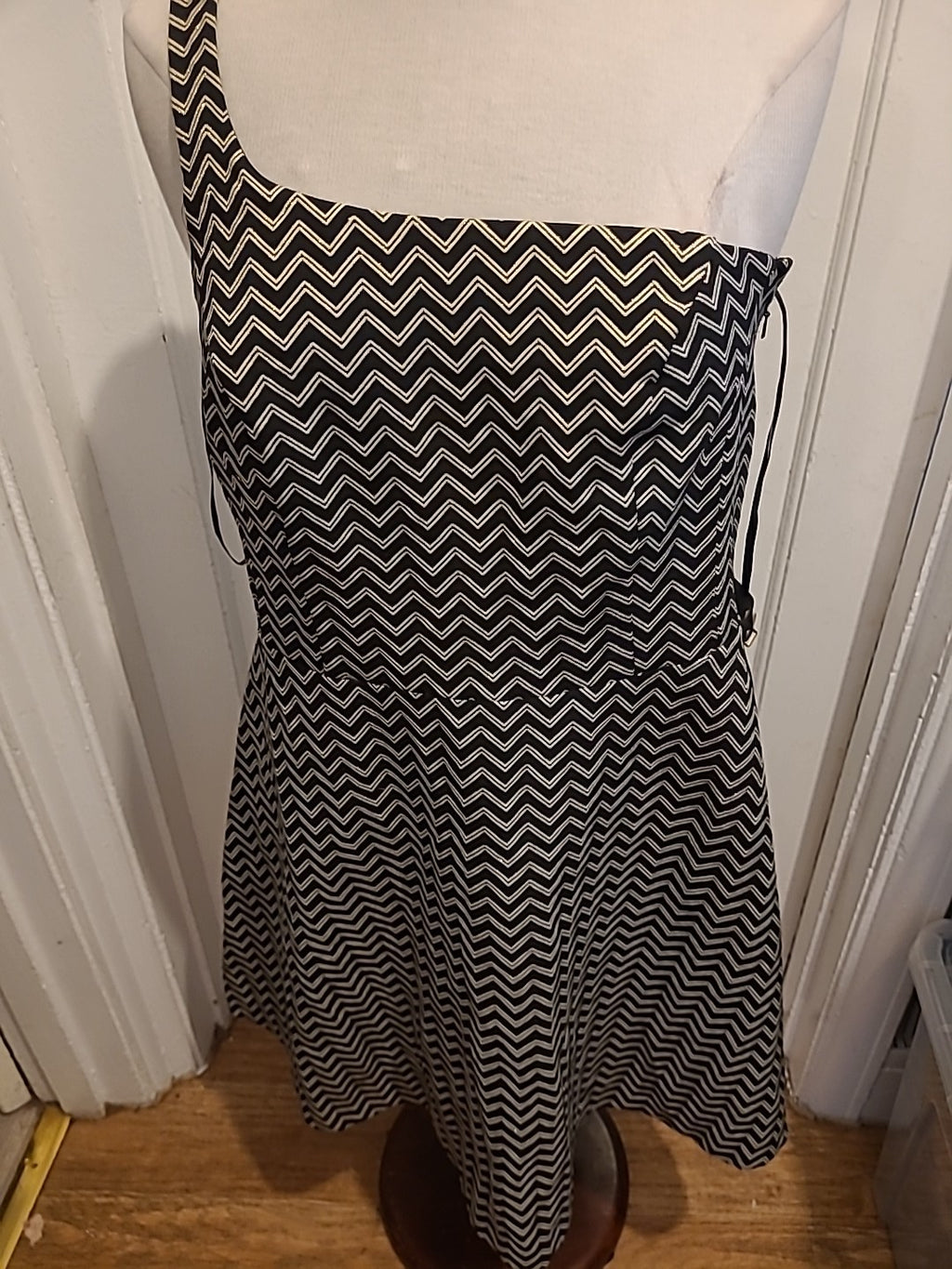 Ladies Pepperberry Size 12 Curvy Silver Black Sparkly Dress