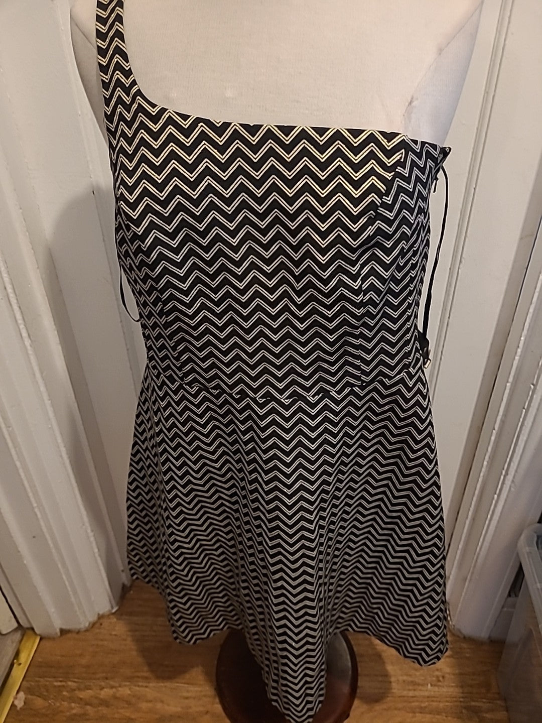 Ladies Pepperberry Size 12 Curvy Silver Black Sparkly Dress