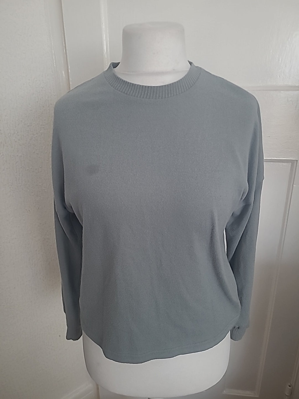 Ladies Primark Size 6-8 Bluey Grey Long Sleeved Top Heavy Bobbling