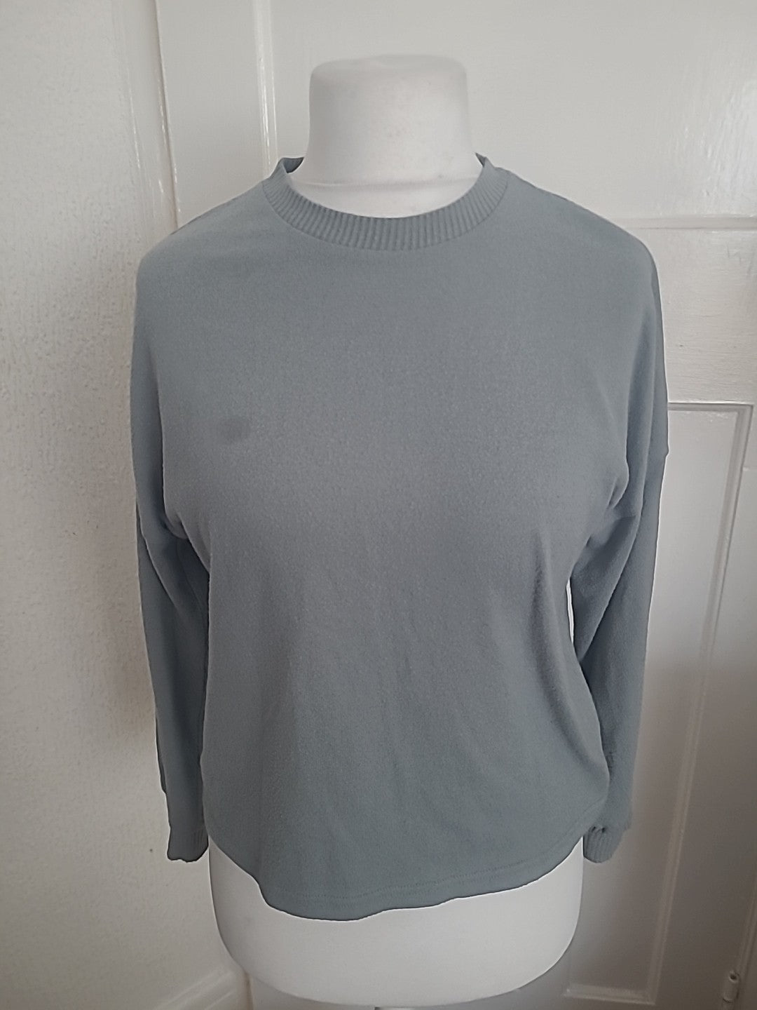 Ladies Primark Size 6-8 Bluey Grey Long Sleeved Top Heavy Bobbling