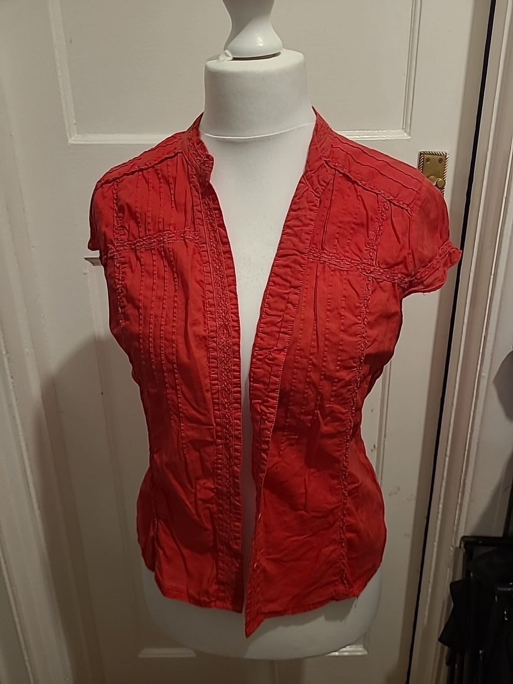 Ladies Size Medium Red Sleeveless Buttoned Blouse