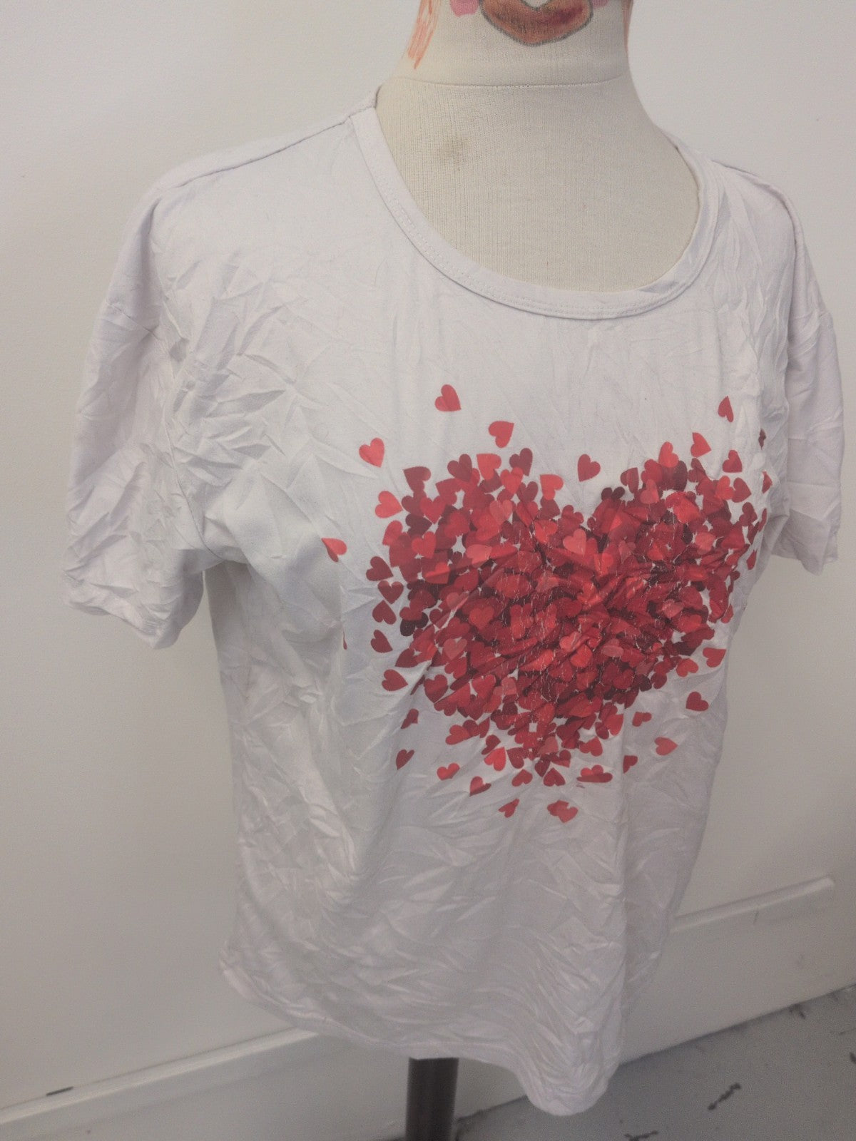Ladies XL White And Red Flower Short Sleeve T-shirt Cracking