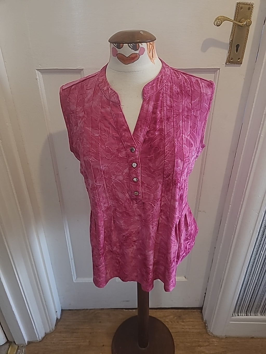 Ladies Westport Size Medium Pink Dye Sleeveless Tshirt
