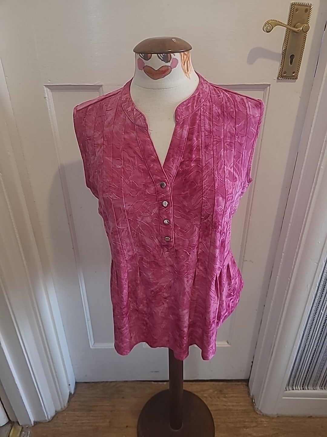 Ladies Westport Size Medium Pink Dye Sleeveless Tshirt