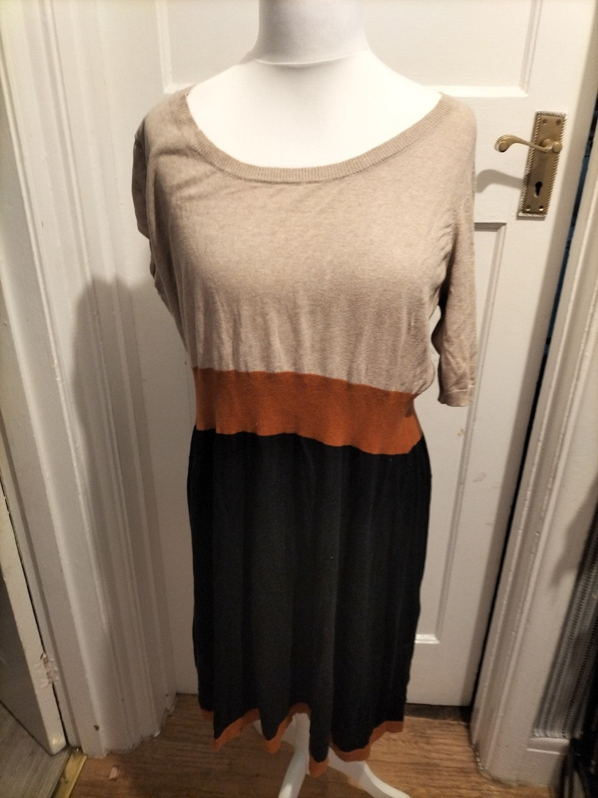 Ladies Dorothy Perkins Size 20 Beige/Orange/Black Short Sleeved Dress