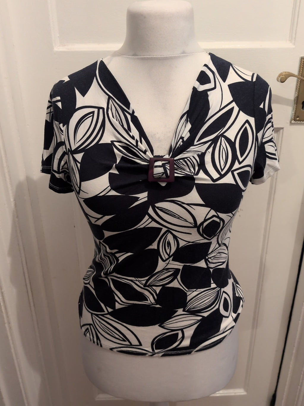 Cc Small Navy And White V Neck Short Sleeve Blouse