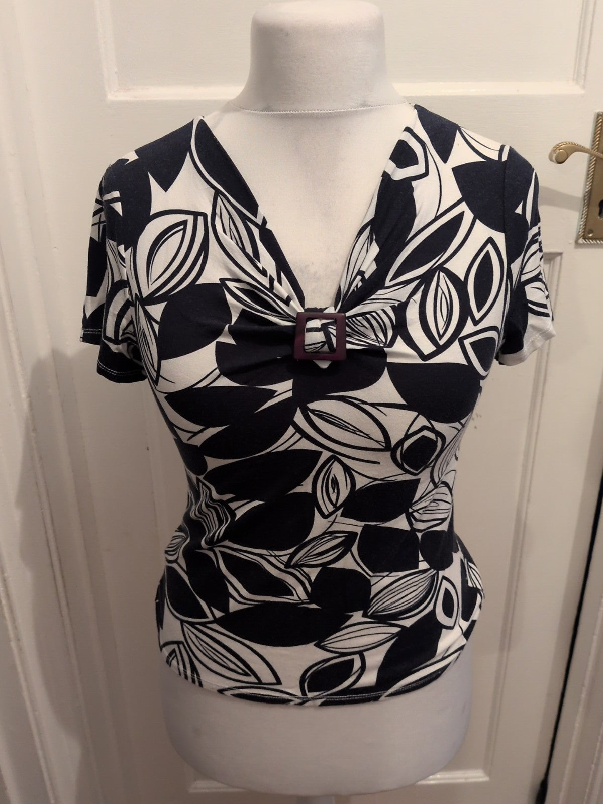 Cc Small Navy And White V Neck Short Sleeve Blouse