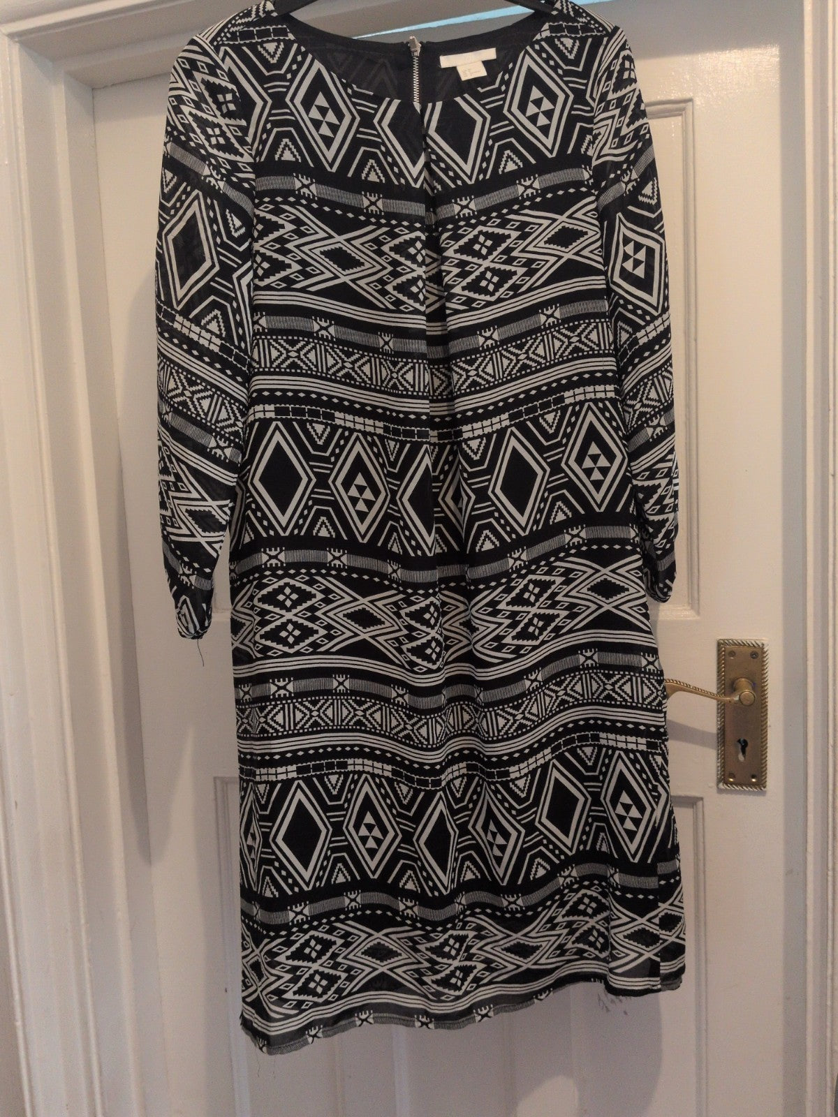 H&M 10 Black And White Aztec Lined 3/4 Sleeve Dress