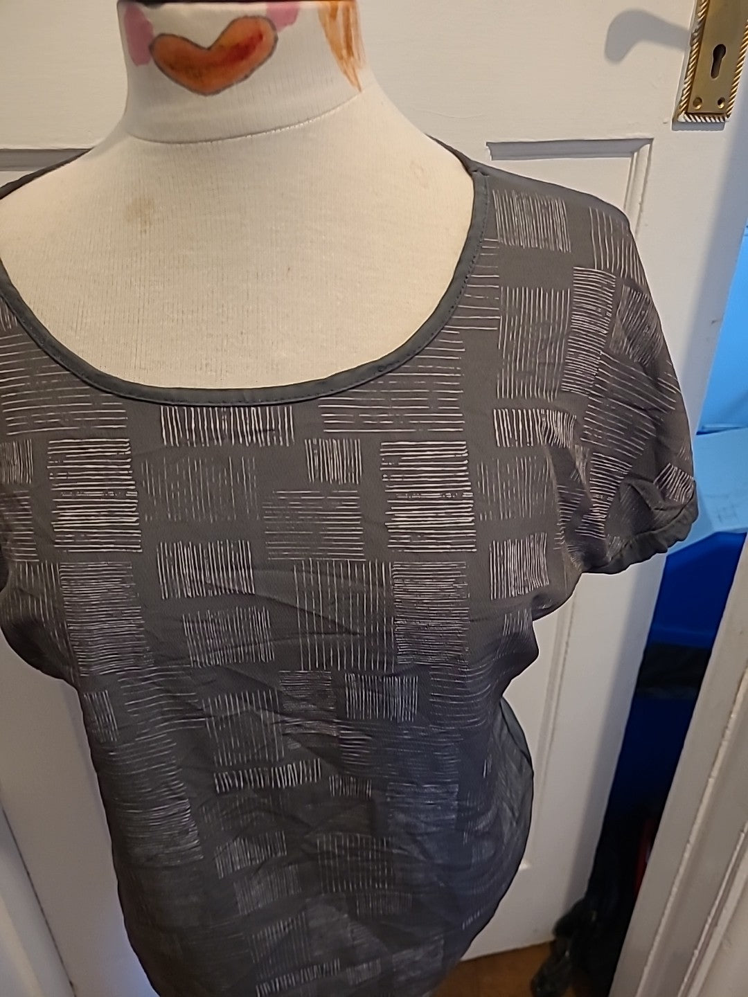 Ladies Viz.A.Viz Size 12/14 Grey Toned Short Sleeved Tshirt