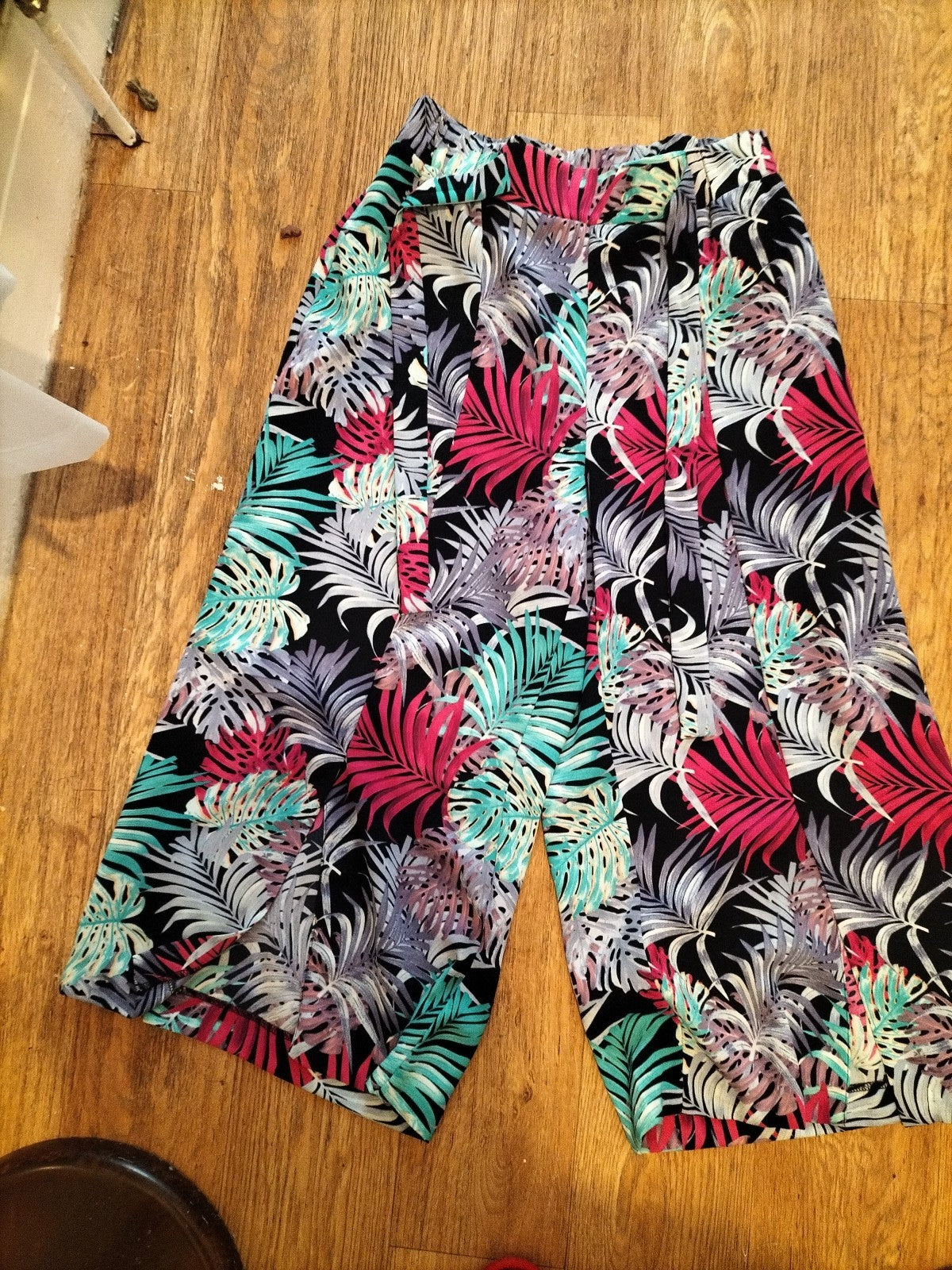 Ladies Stradivarius Size Medium Multi Elasticated Leaf Detail Trousers