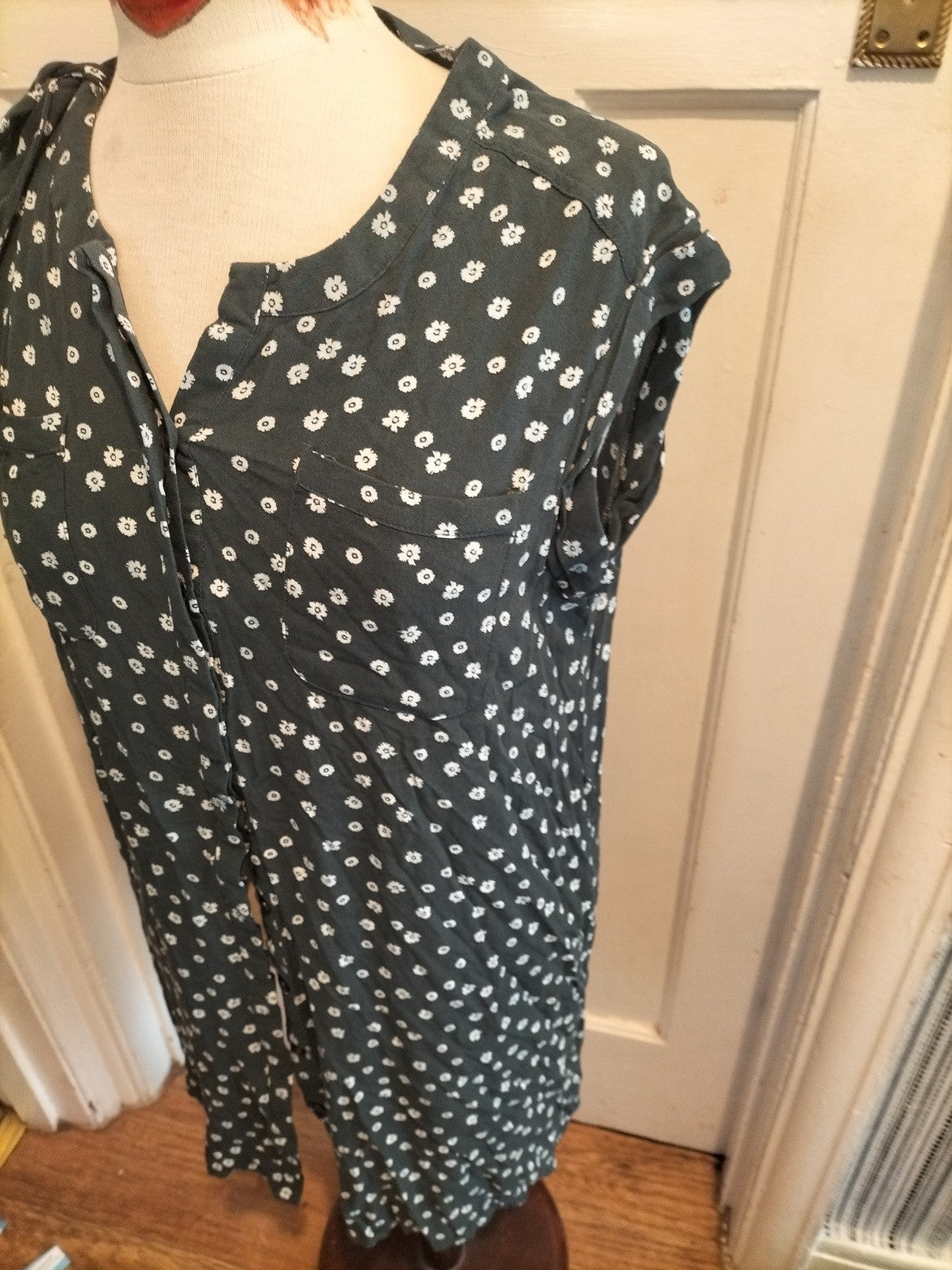 Ladies Mix Size 14 Navy/White Sleeveless Blouse