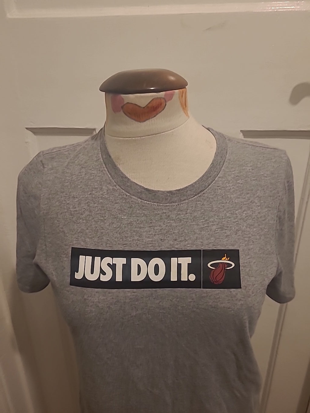 Mens Nike Tee Size Large Grey Short Sleeve T-shirt