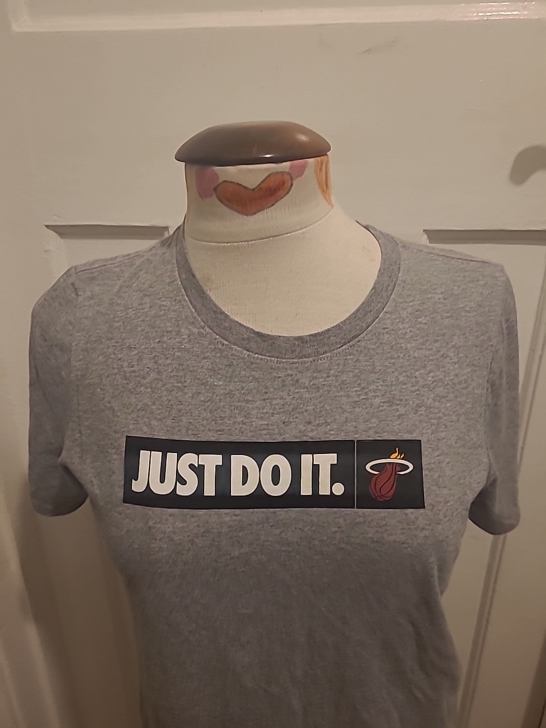 Mens Nike Tee Size Large Grey Short Sleeve T-shirt