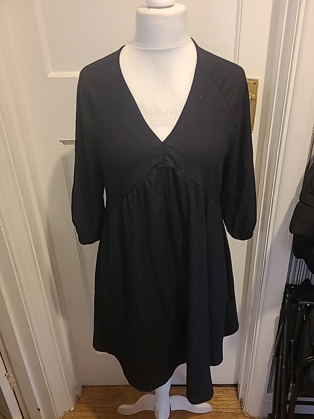 Ladies Primark Size Large 14-16 Black V Neck Short Sleeved Dress