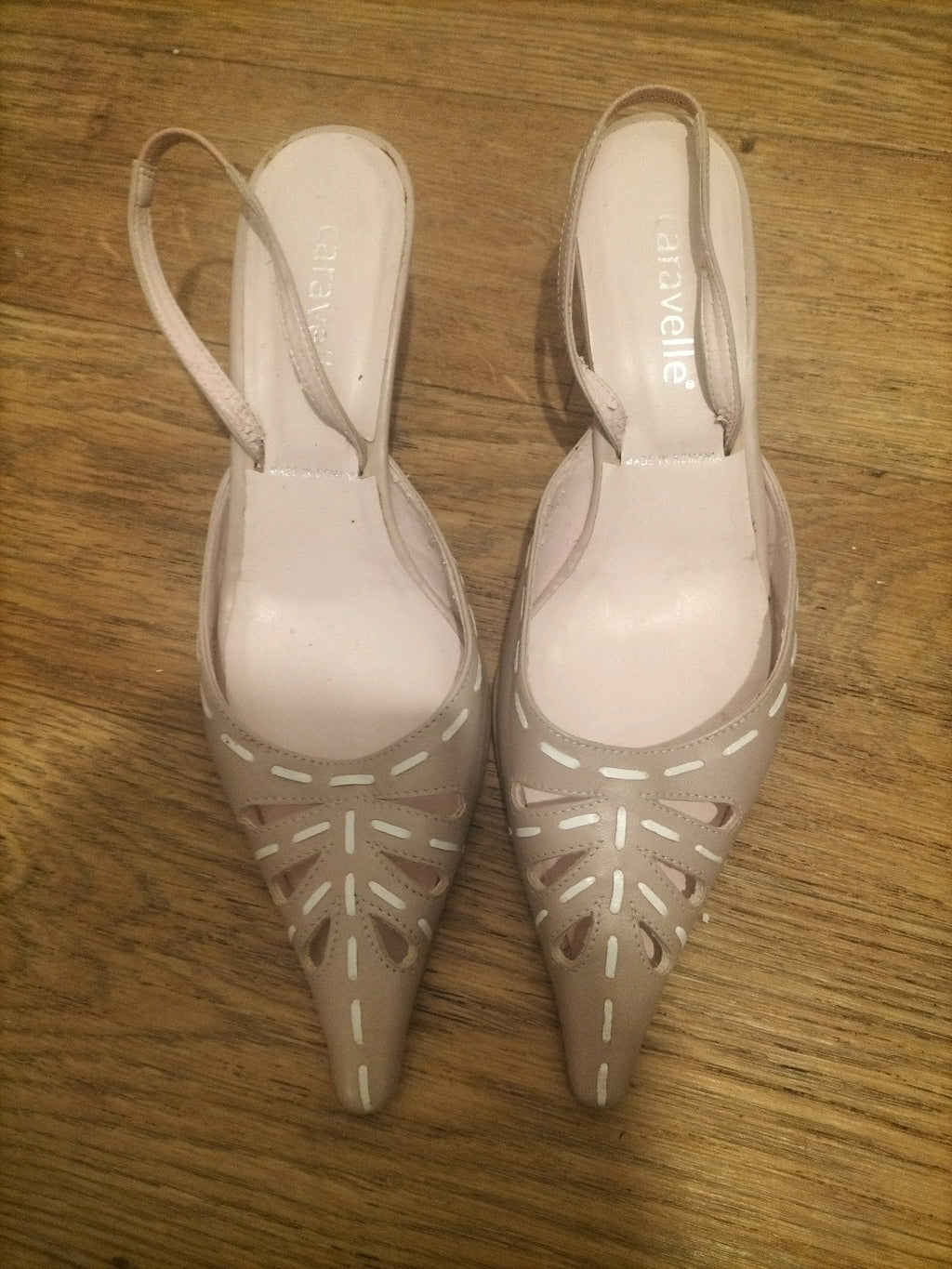 Ladies Carvella Size Euro 39 Pink Close Toe Small Heel