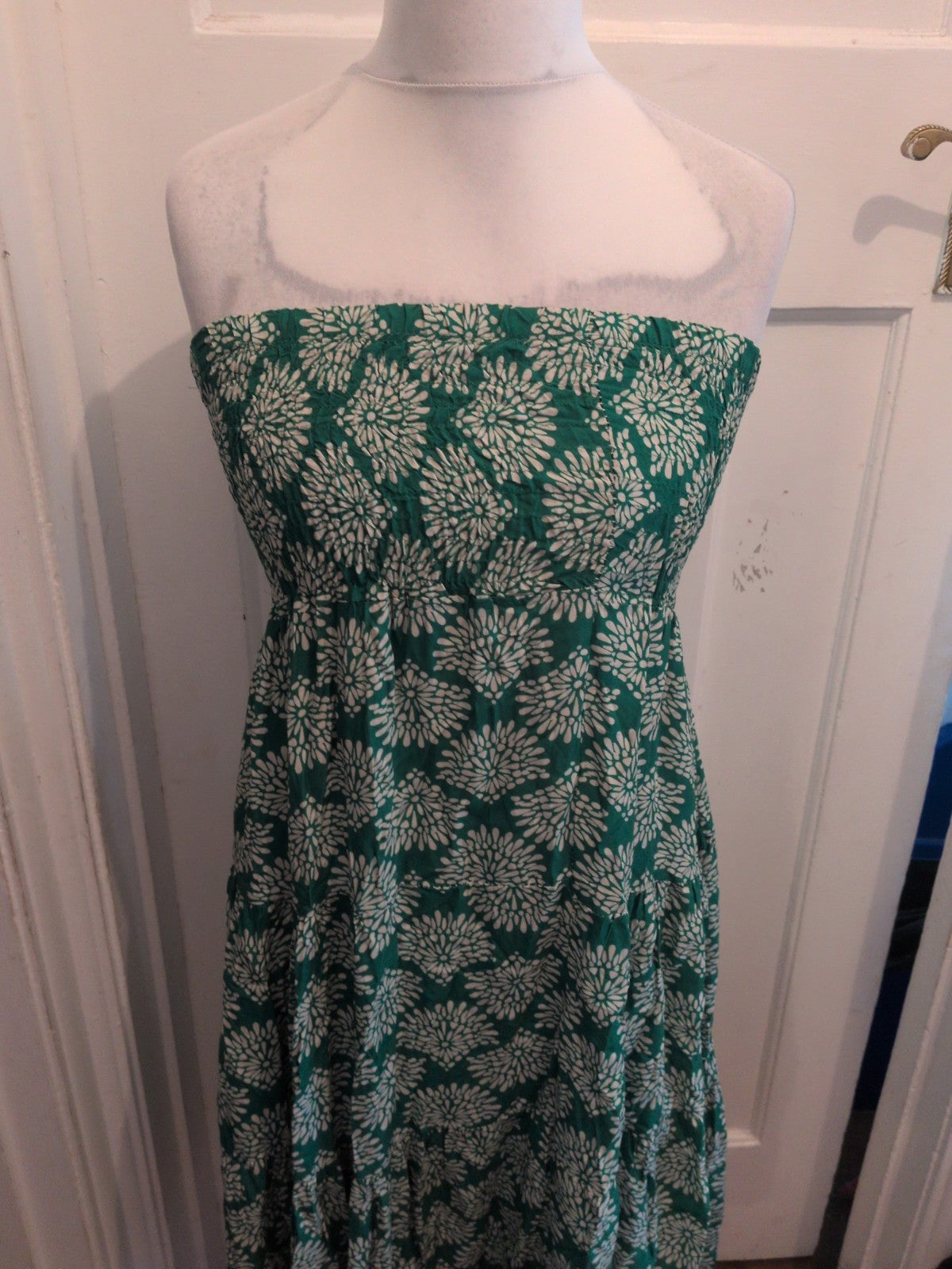 Medium Green And White Pattern Sleeveless And Strapless Dress