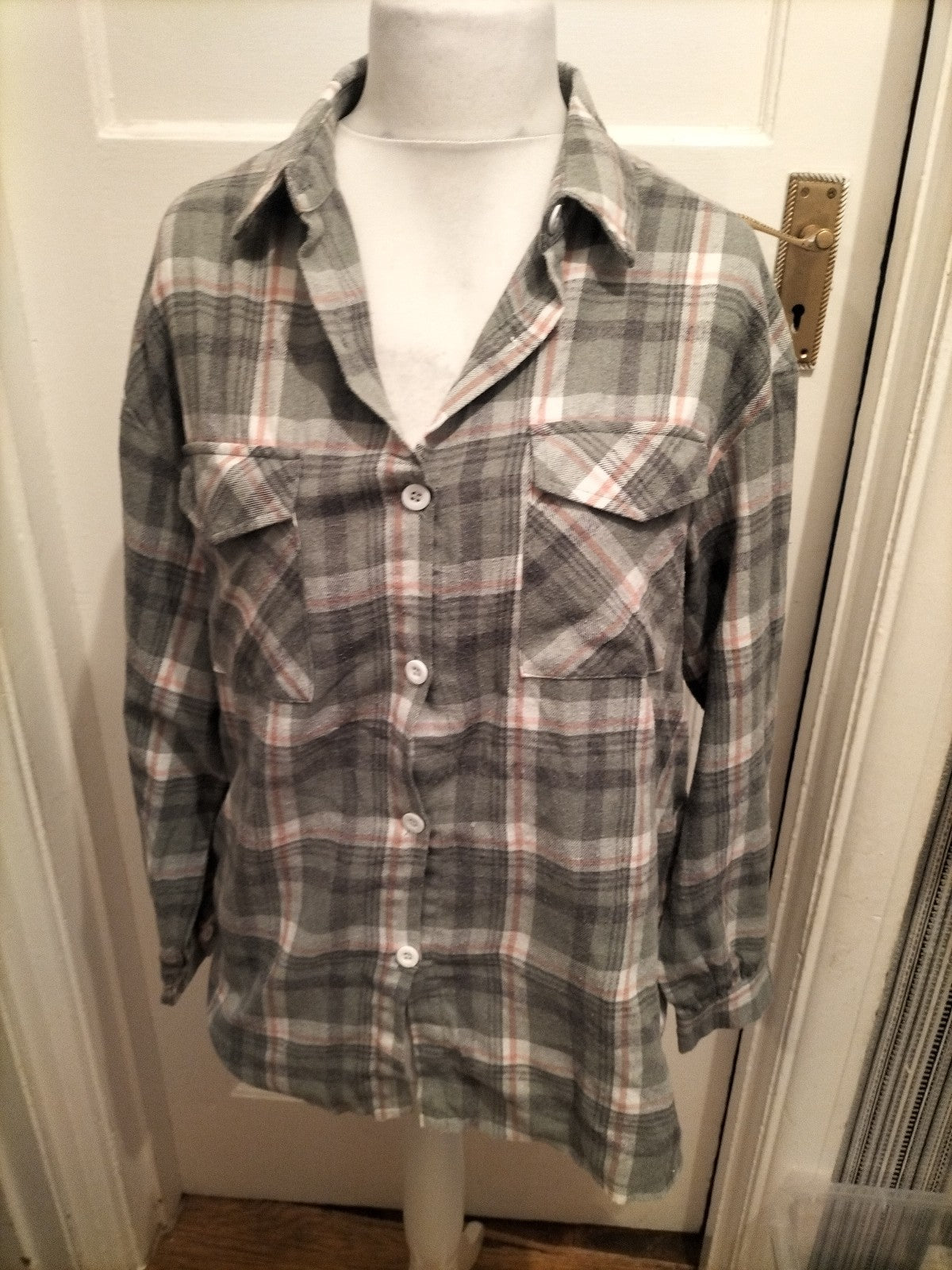 Ladies Shein Size Large Pale Green Check Collared Blouse Long Sleeved Bobbling
