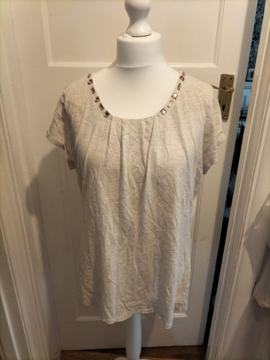 Ladies Moda Size 18 Beige Jewel Neck Tshirt