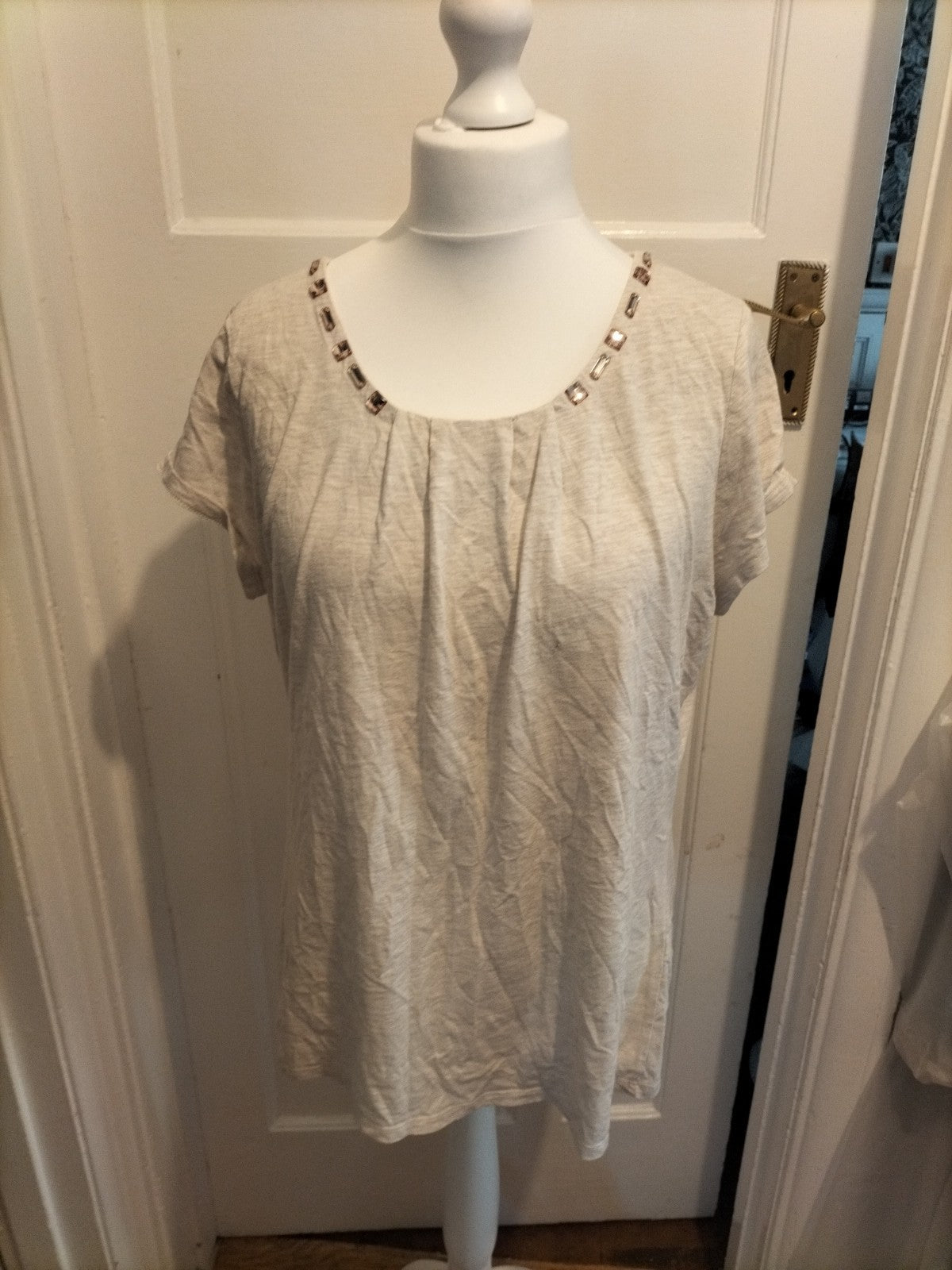 Ladies Moda Size 18 Beige Jewel Neck Tshirt