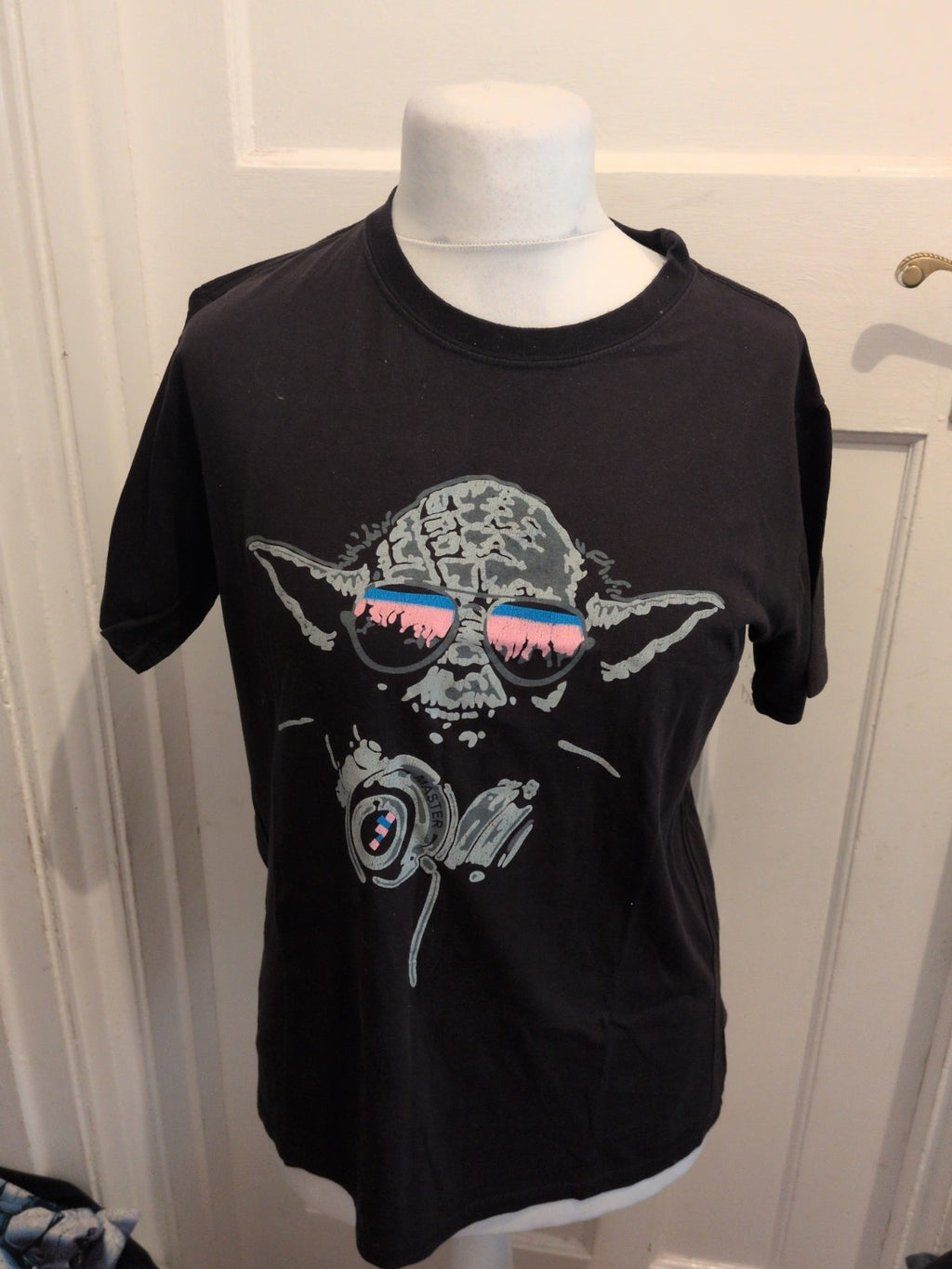 Mens Medium Black Yoda Short Sleeve T-shirt
