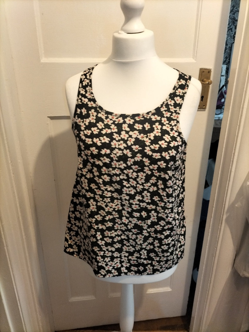 Ladies Primark Size 12 Green/Cream/Black Sleeveless Tshirt Floral