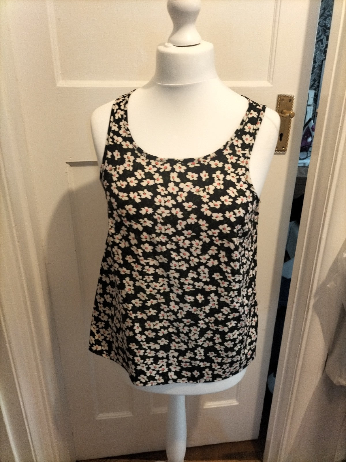 Ladies Primark Size 12 Green/Cream/Black Sleeveless Tshirt Floral