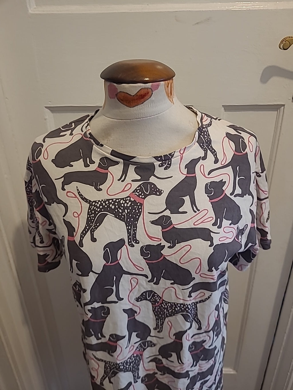 Ladies Always Dreaming Size Small Dog Design Short Sleeved Nighty