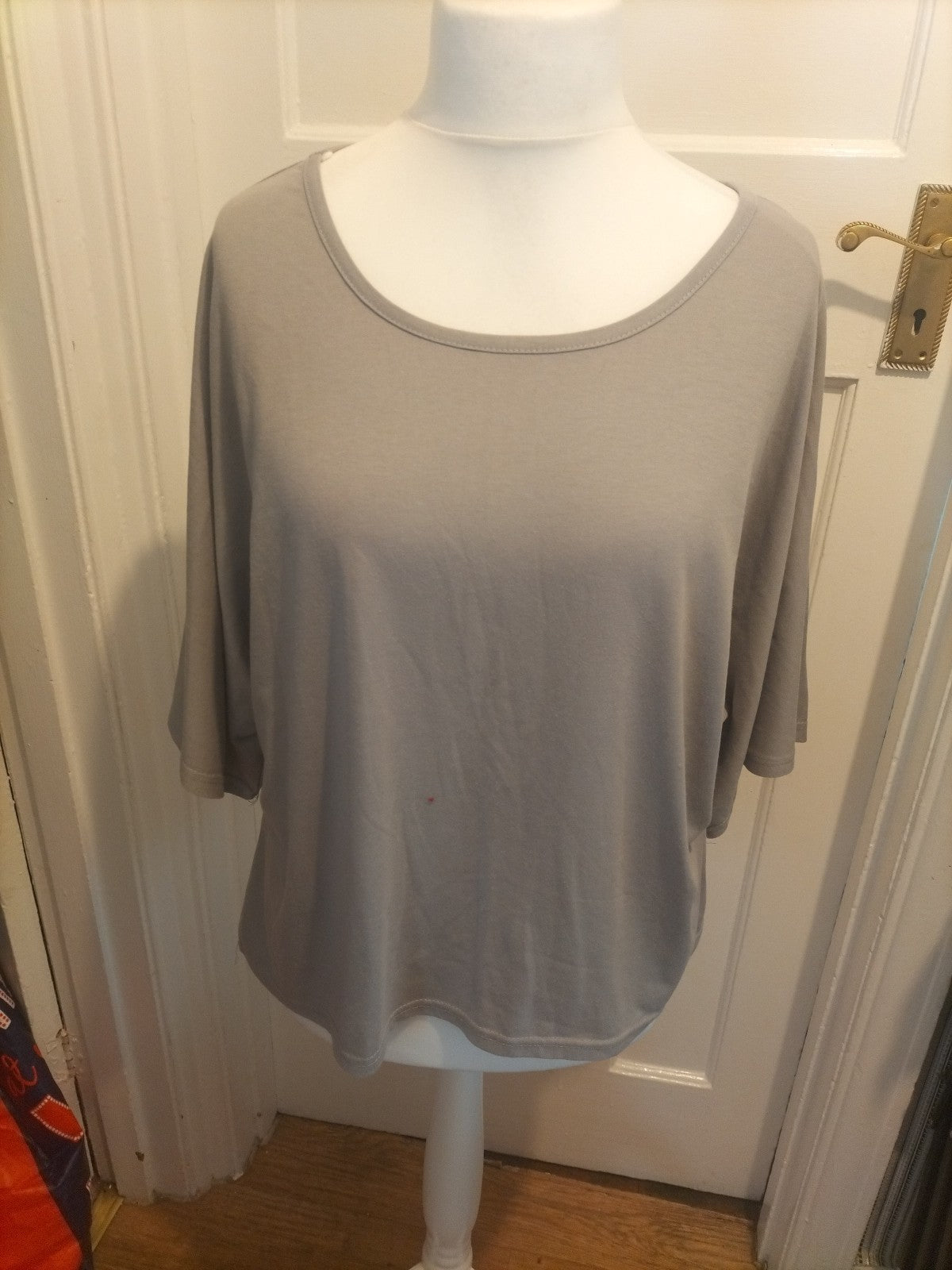 Ladies Size Large Grey Round Neck Short Sleeved Blouse