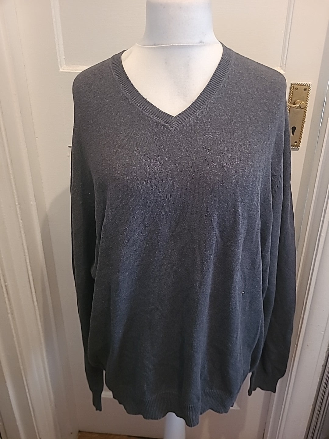 Mens M&S Size XXL Grey V Neck Long Sleeved Pullover Jumper