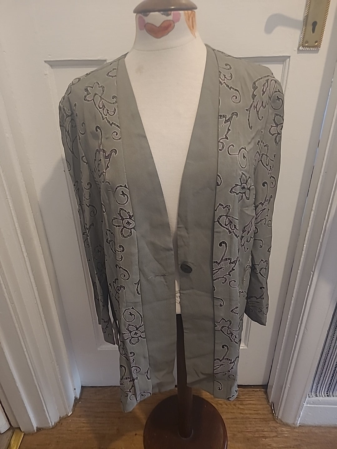 Brand New Ladies Size 14-16 Grey Black Long Sleeved Jacket