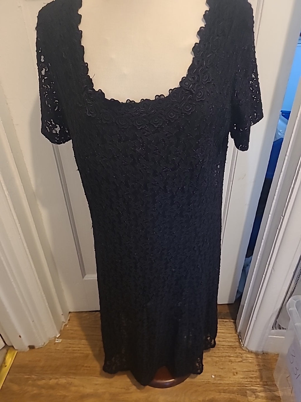 Ladies Size Large Black Lace Short Sleeved Midi Dress