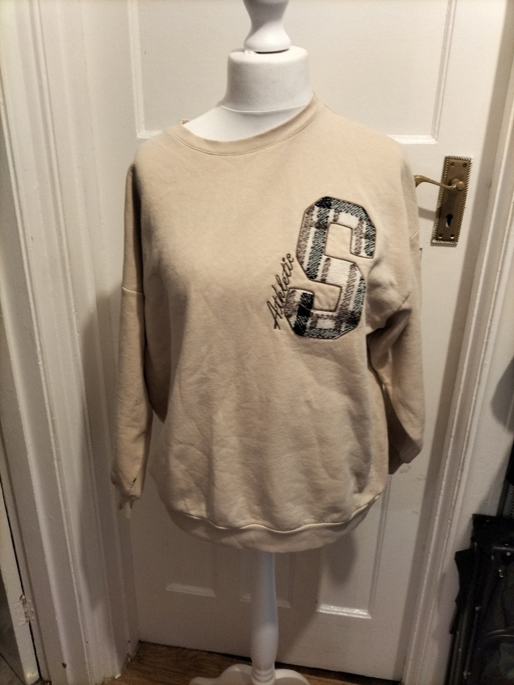 Ladies Select Size Medium Beige Long Sleeve Junper