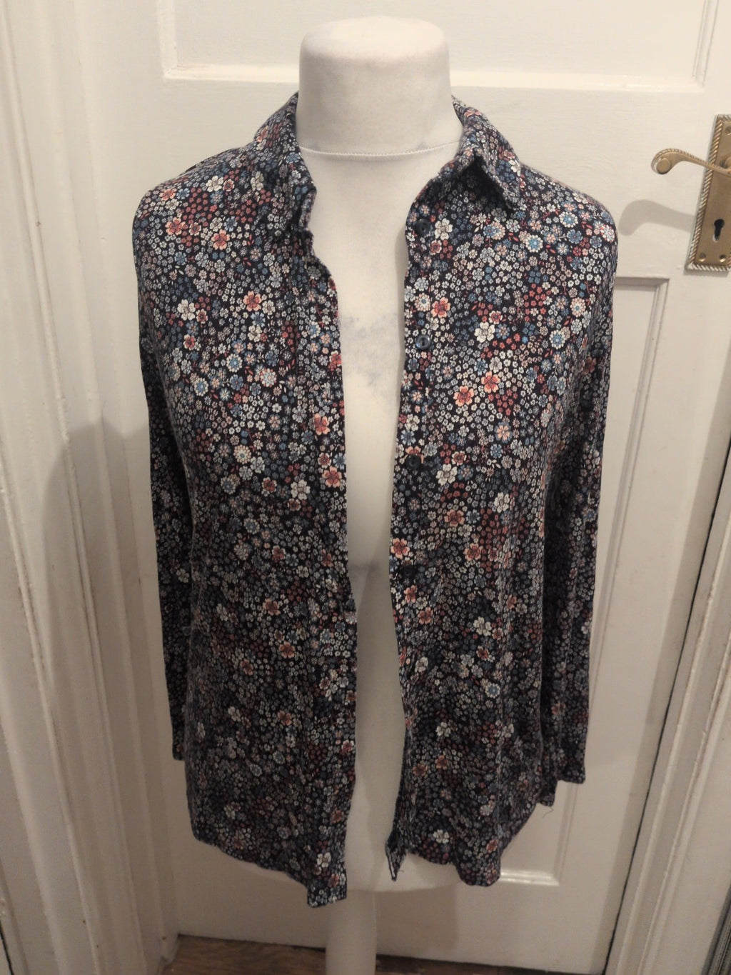 Ladies Tu Size 12 Navy Flower Long Sleeved Buttoned Collared Blouse