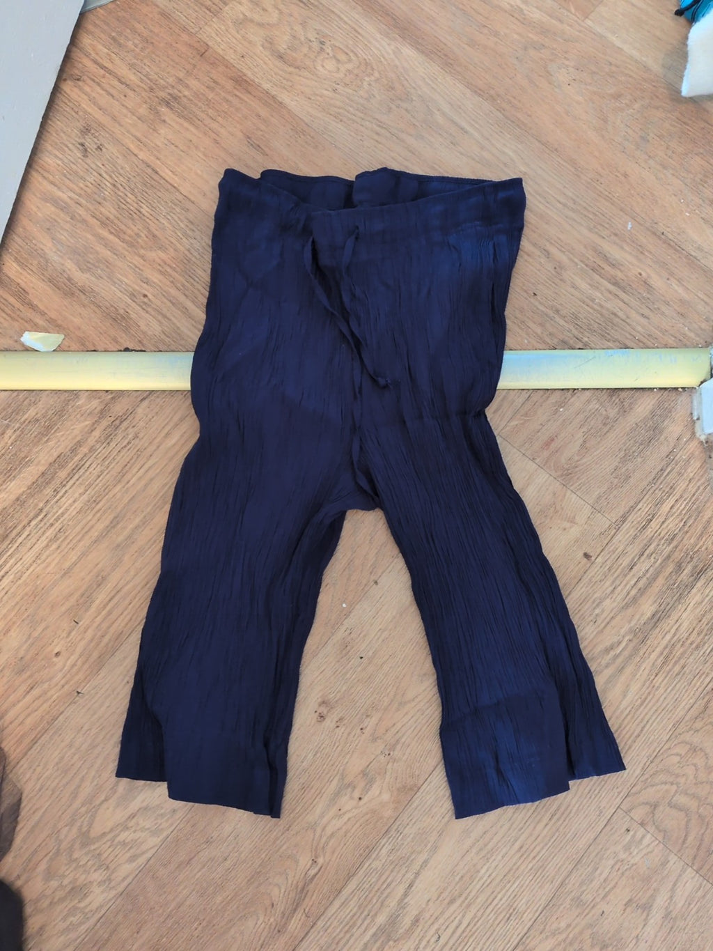 Damart 10 Navy Crinkle Crop Trousers