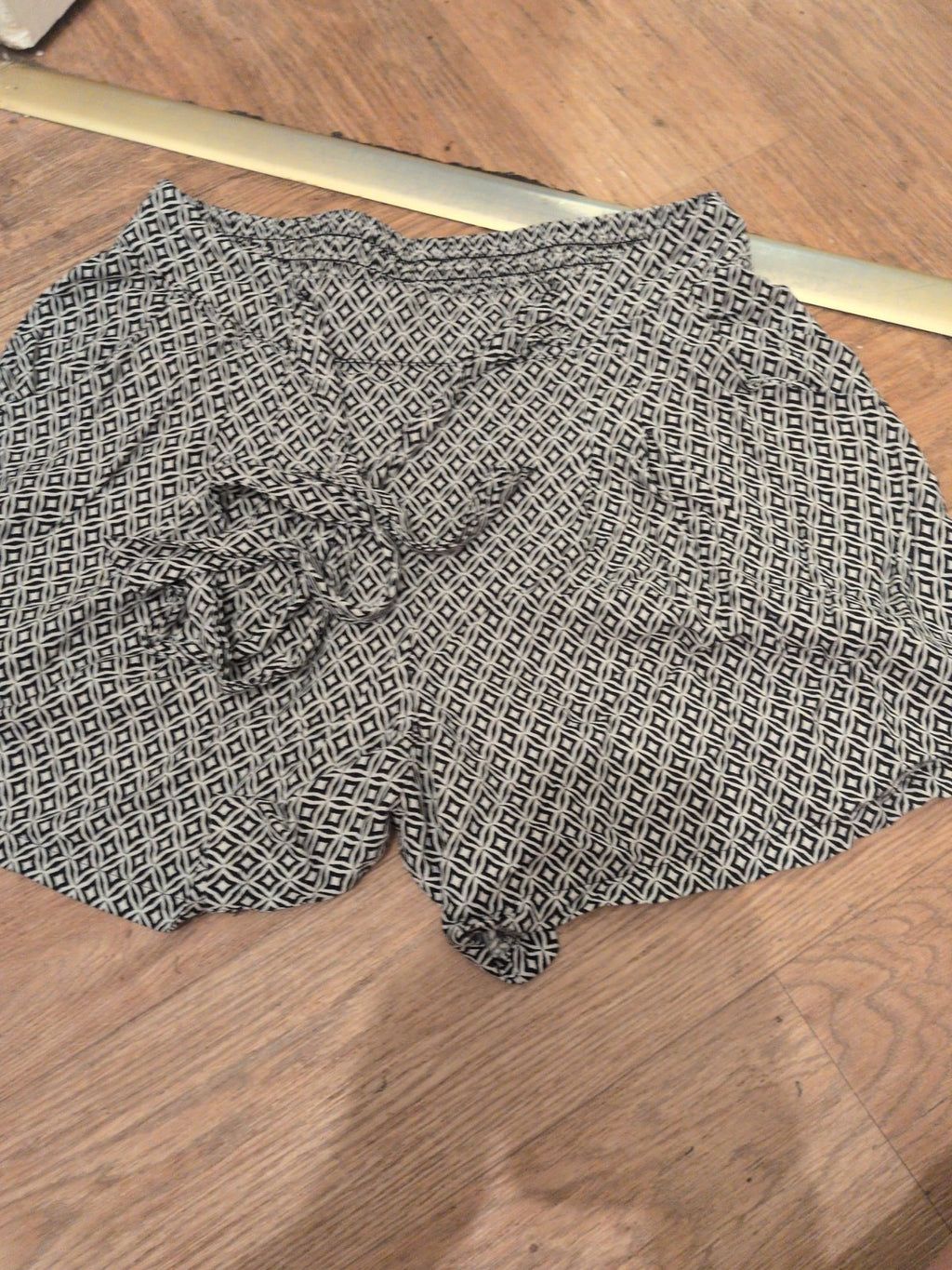 Ladies Anko Size 14 Black And White Elasticated Shorts