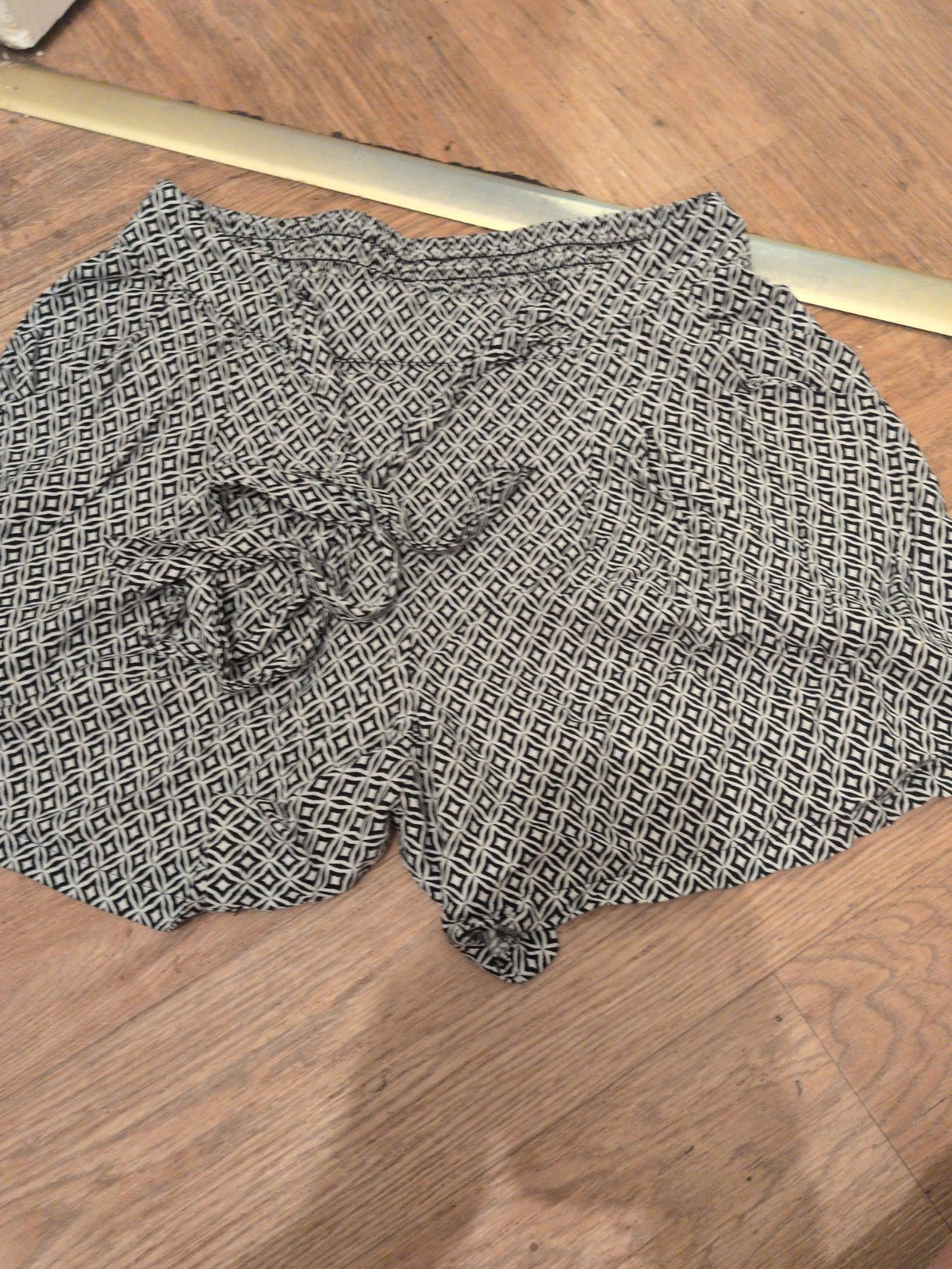 Ladies Anko Size 14 Black And White Elasticated Shorts