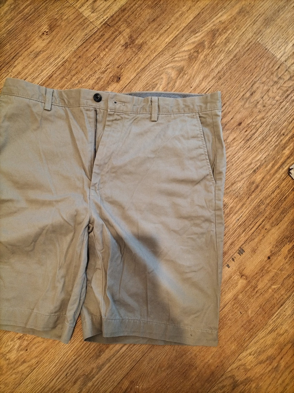 Mens Amazon Essentials Size 36" Beige Chino Shorts