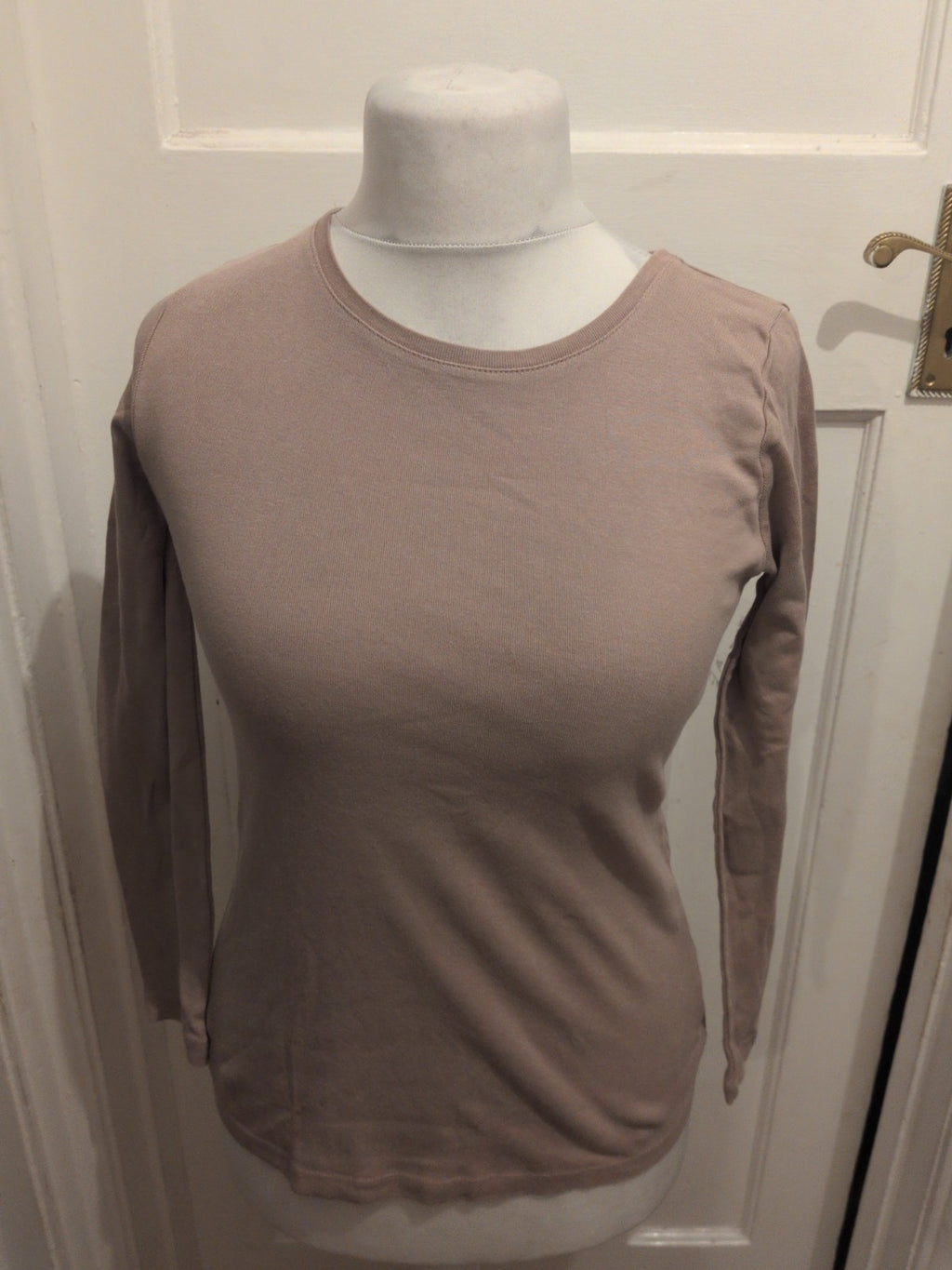 Ladies Peacocks Size 16 Long Sleeve Pale Brown T-shirt