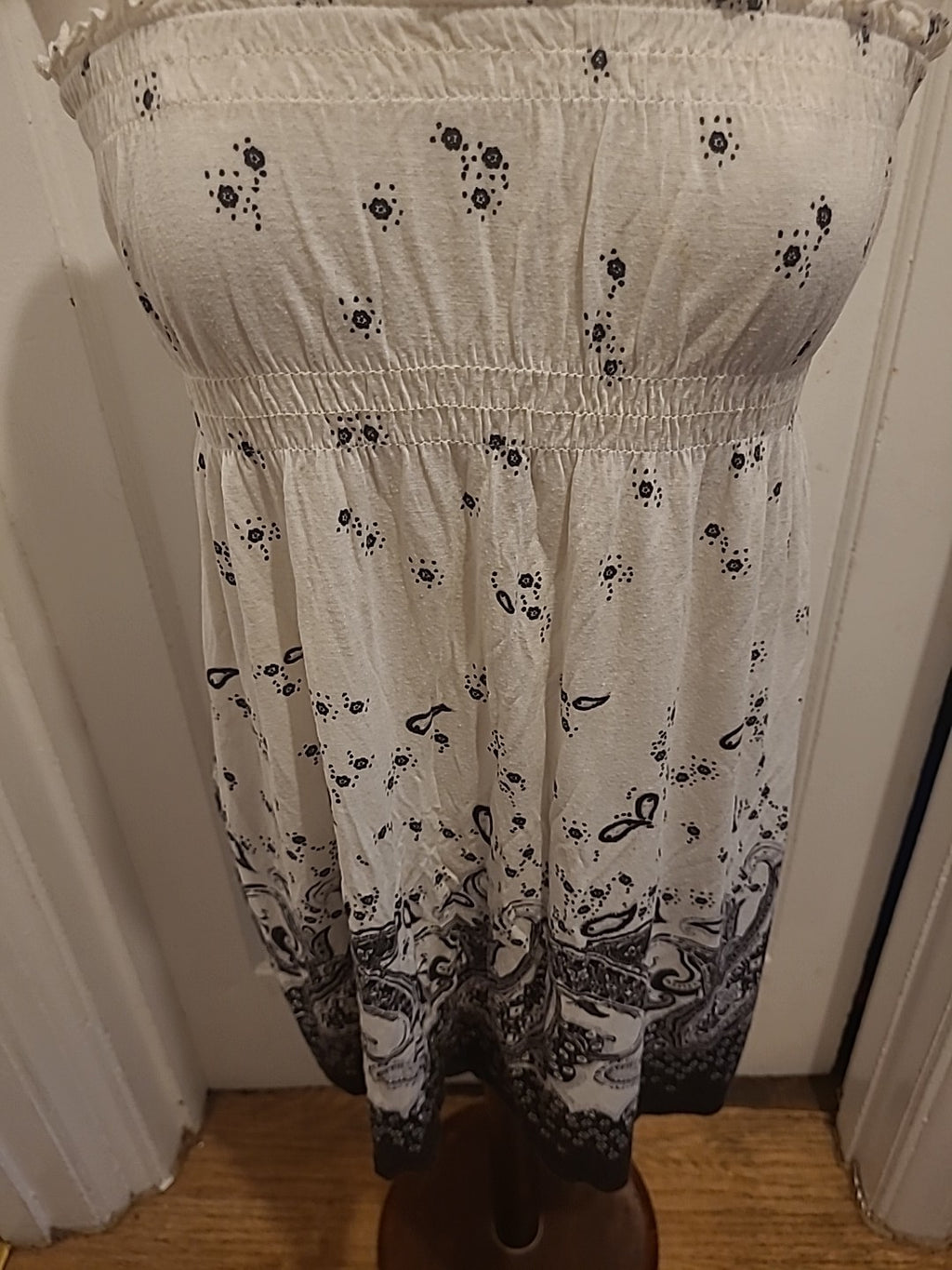Ladies H&M Size Medium Black White Elasticated Sleeveless Strapless Top