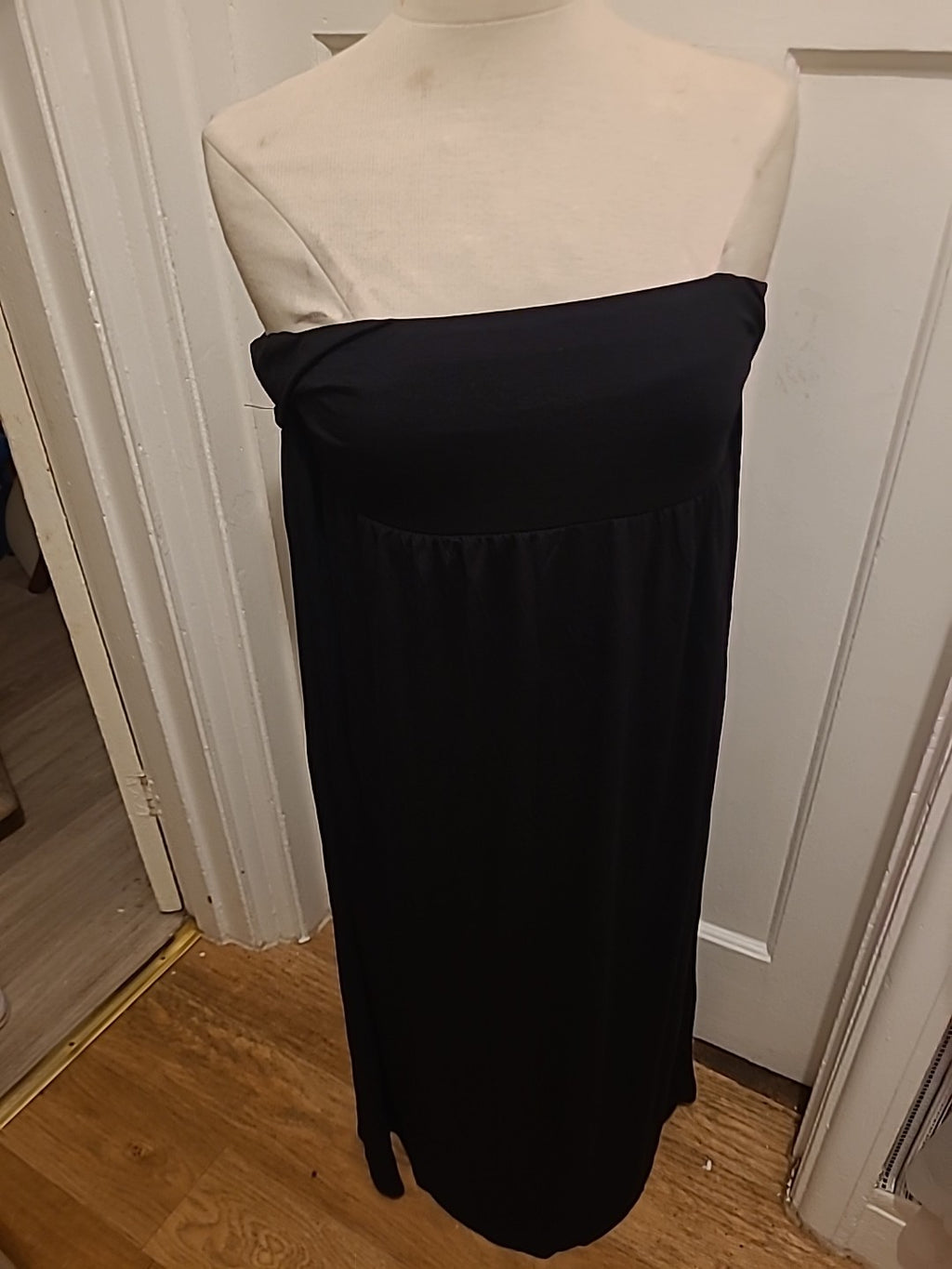 Ladies Size M/L Elasticated Hem Sleeveless Strapless Long Length Dress