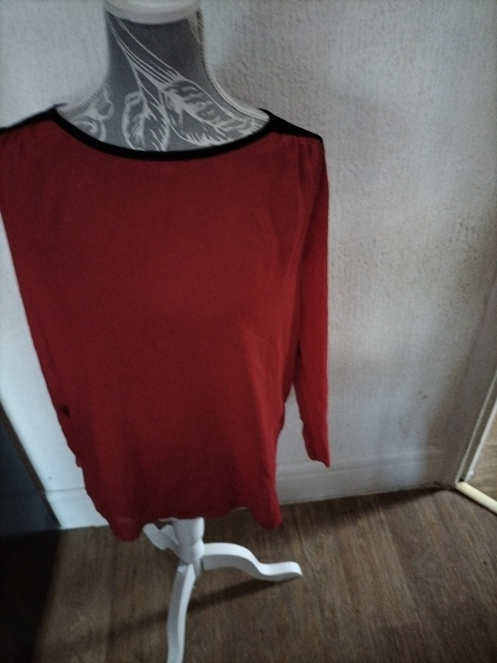 Ladies Lustre Size 12 Red And Black Long Sleeved Blouse